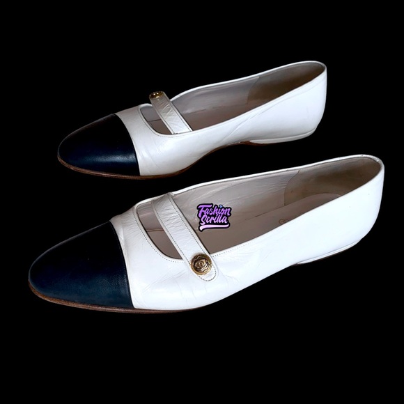 Chanel Vintage Ballerina Ballet Flats White Black Two Tone Leather Gold CC Logo - Picture 11 of 12